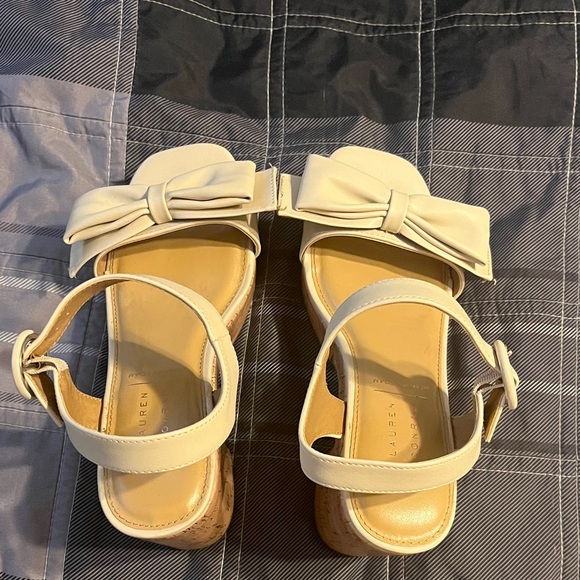 Lauren Conrad Cream Bow Sandals - Picture 1 of 4